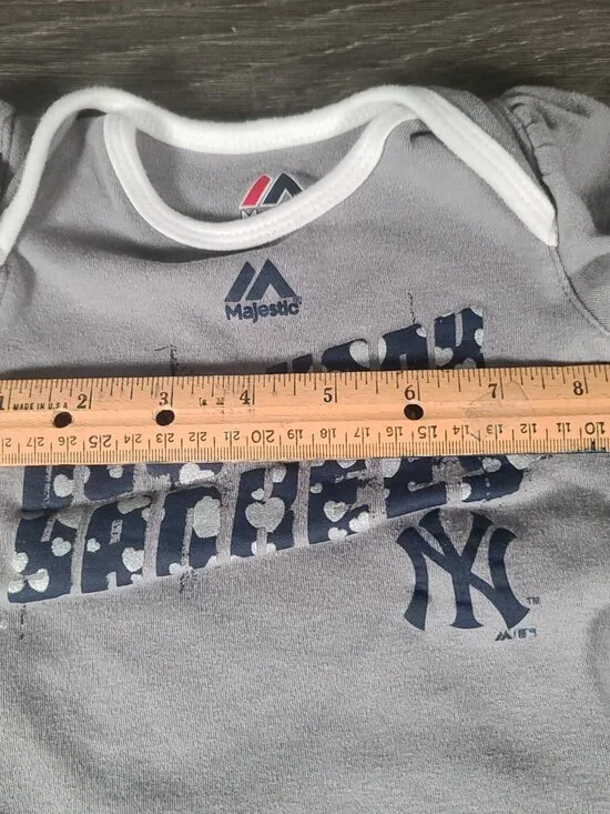 Lot of 2 Majestic New York Yankee Baby Girl's Size 0-3 Onesies. - Picture 13 of 15